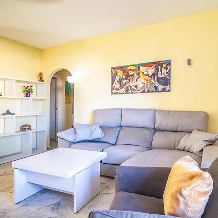 Beautiful In Τορρεμολίνος